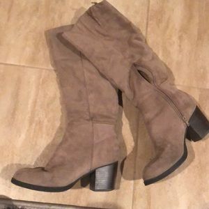 Old navy size 7 tan boots
